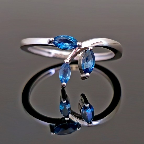 Prsten od belog zlata sa London topaz 383-200