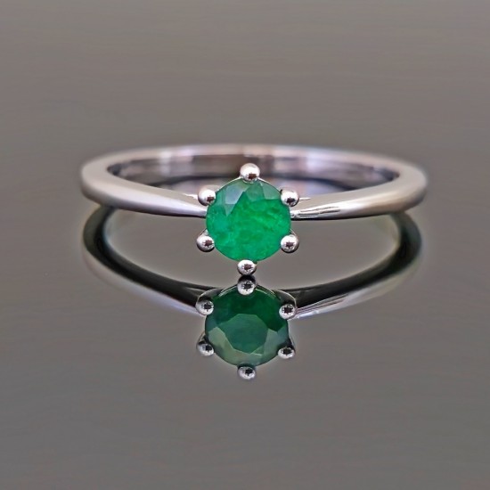 Prsten od belog zlata sa smaragdom 0.35ct 0509-210