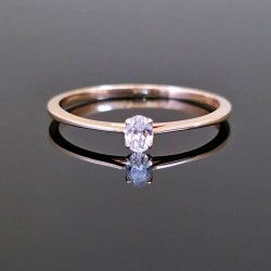 Prsten sa 0.12ct oval dijamantom od zutog zlata. 295-250