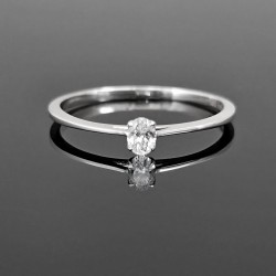 Prsten sa 0.12ct oval dijamantom od belog zlata. 295-251