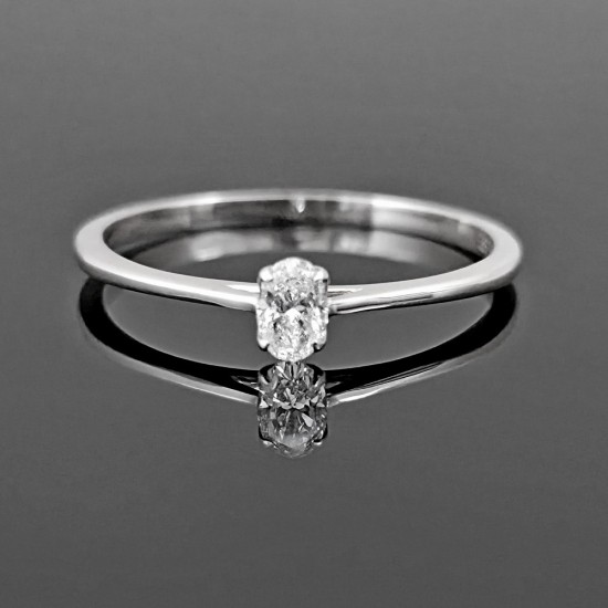 Prsten sa 0.15ct oval dijamantom od belog zlata. 342-250