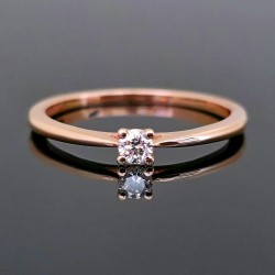 Prsten sa dijamantom 0.10ct od roze zlata. 235-150