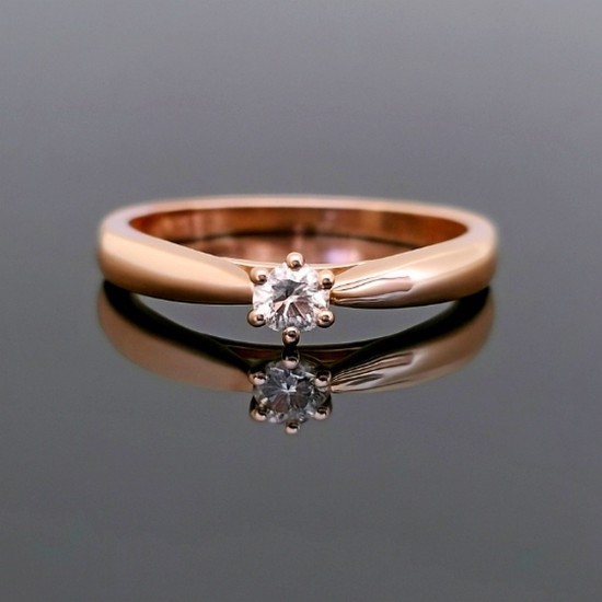 Prsten sa dijamantom 0.15ct od roze zlata. 375-275