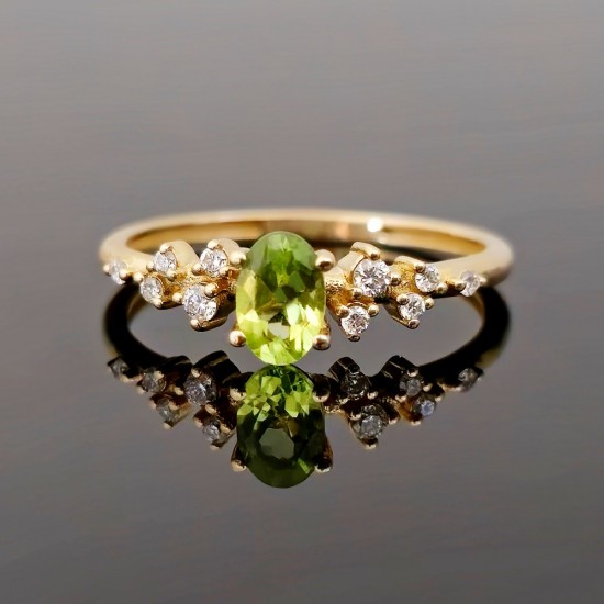 Prsten sa oval peridotom i brilijantima 1514-170