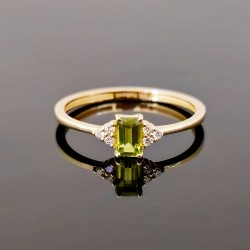 Prsten sa peridotom I brilijantima 1615-140
