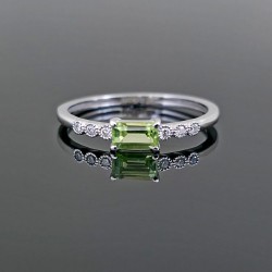 Prsten od belog zlata sa peridotom i dijamantima 0201-132
