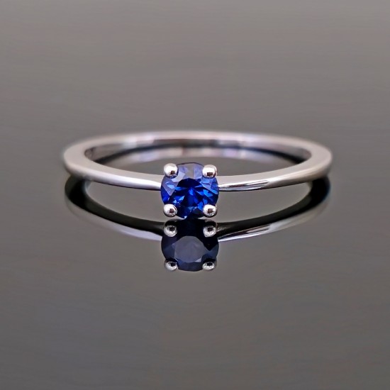 Prsten sa plavim safirom 0.29ct 0d belog zlata. 0511-118